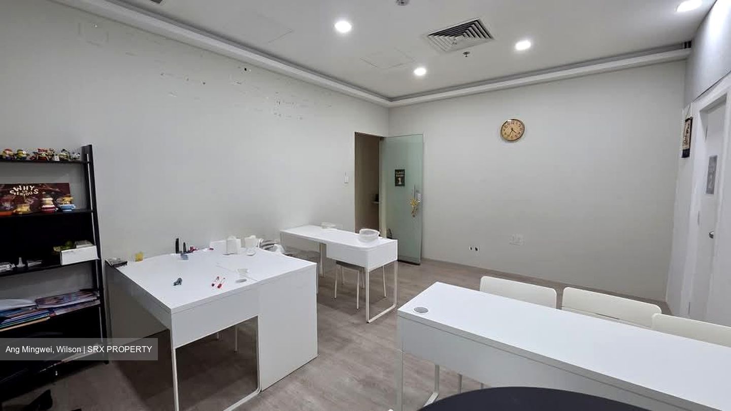 Sunshine Plaza (D7), Office #559572971